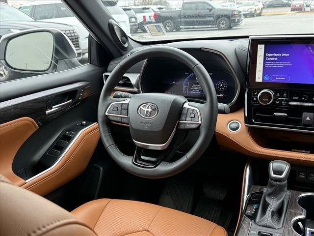 Used 2024 Toyota Highlander Platinum image 10