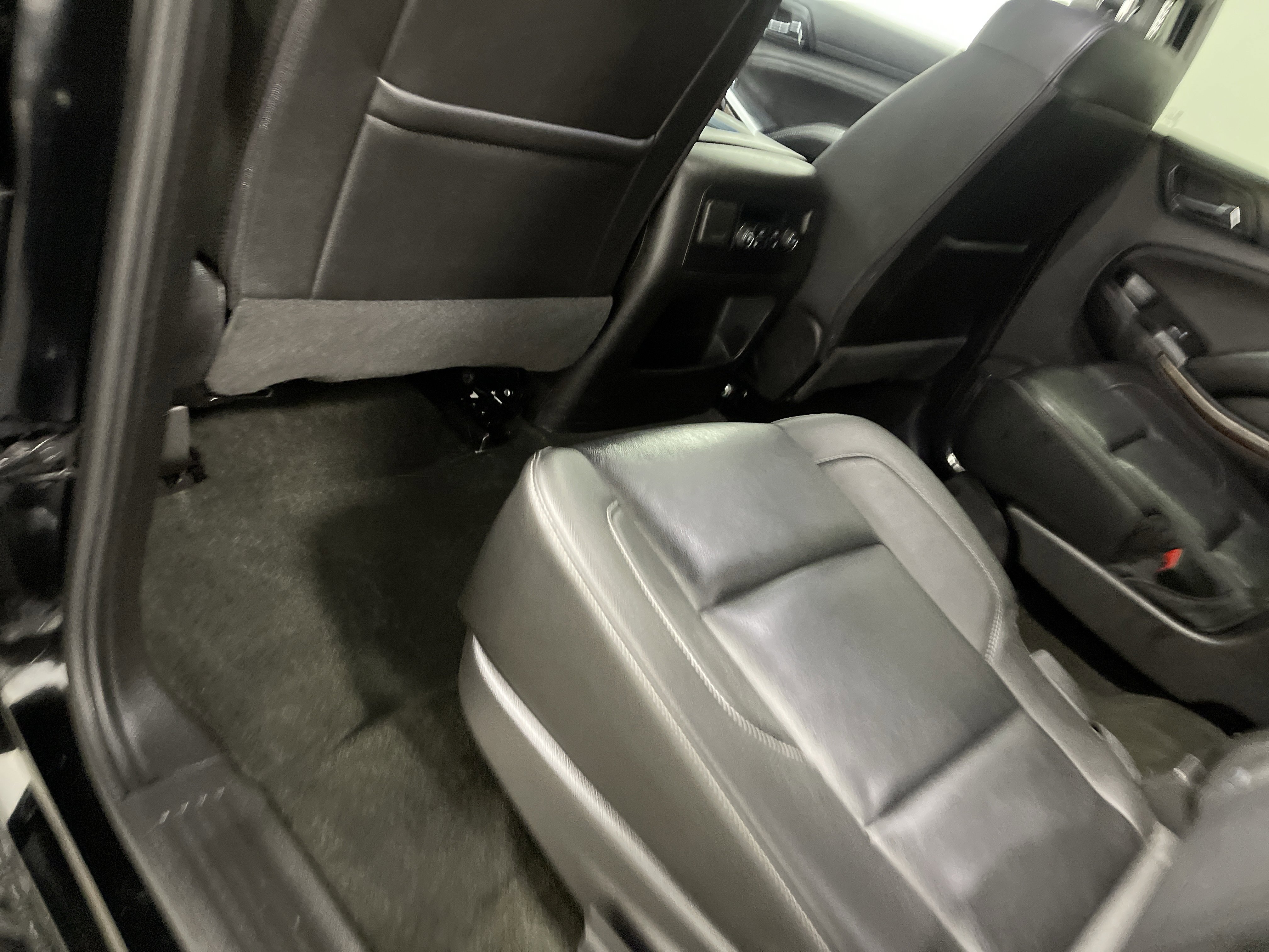 Used 2018 Chevrolet Tahoe LT w/ Luxury Package image 17
