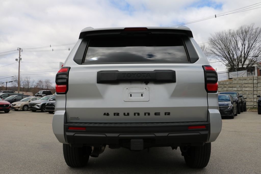 Used 2025 Toyota 4Runner SR5 AWD/4WD image 5