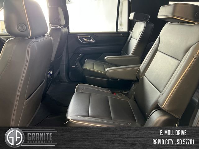 Used 2024 GMC Yukon XL SLT w/ SLT Luxury Package image 25