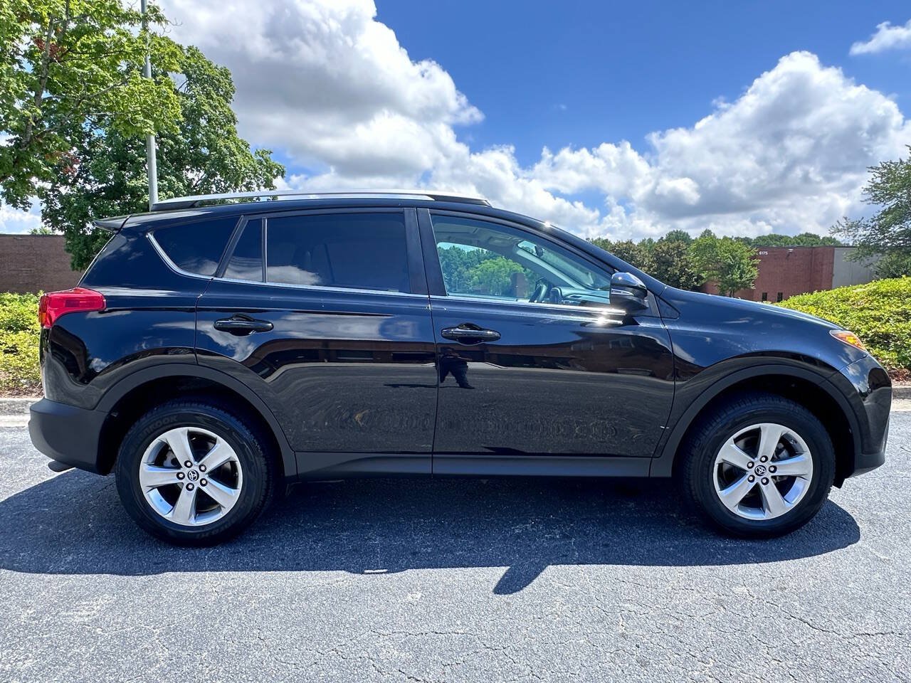 Used 2015 Toyota RAV4 XLE FWD image 5