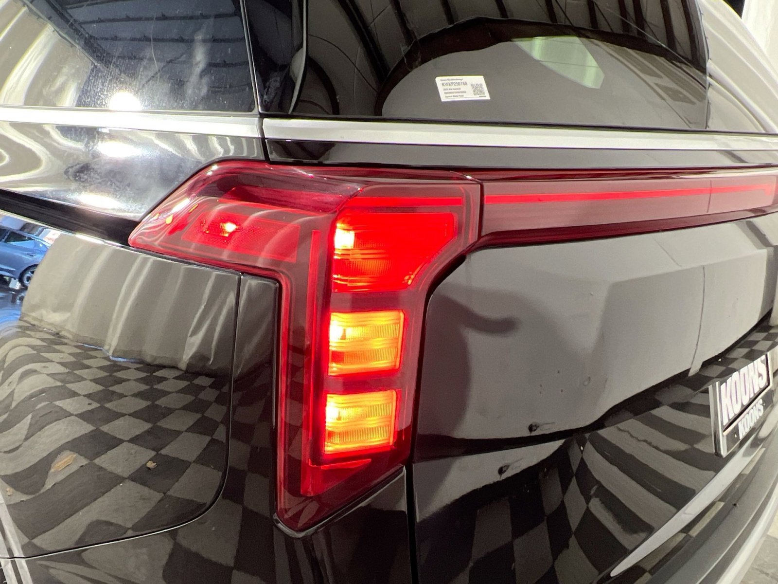 Used 2025 Kia Carnival image 16