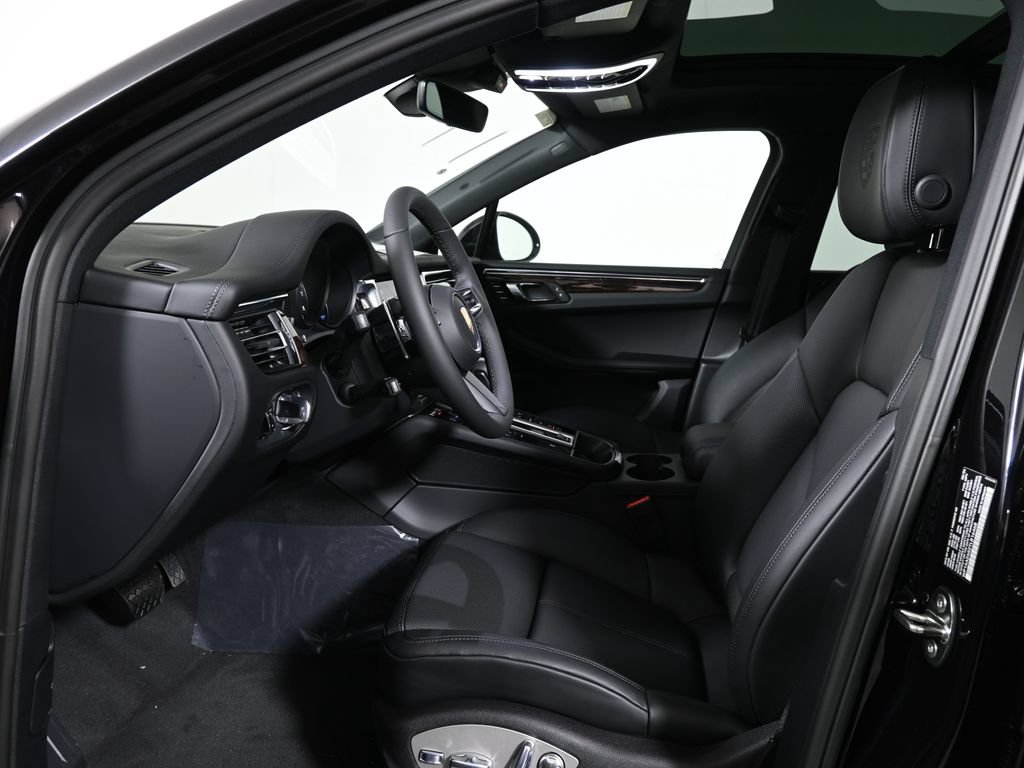 New 2026 Porsche Macan AWD/4WD image 5