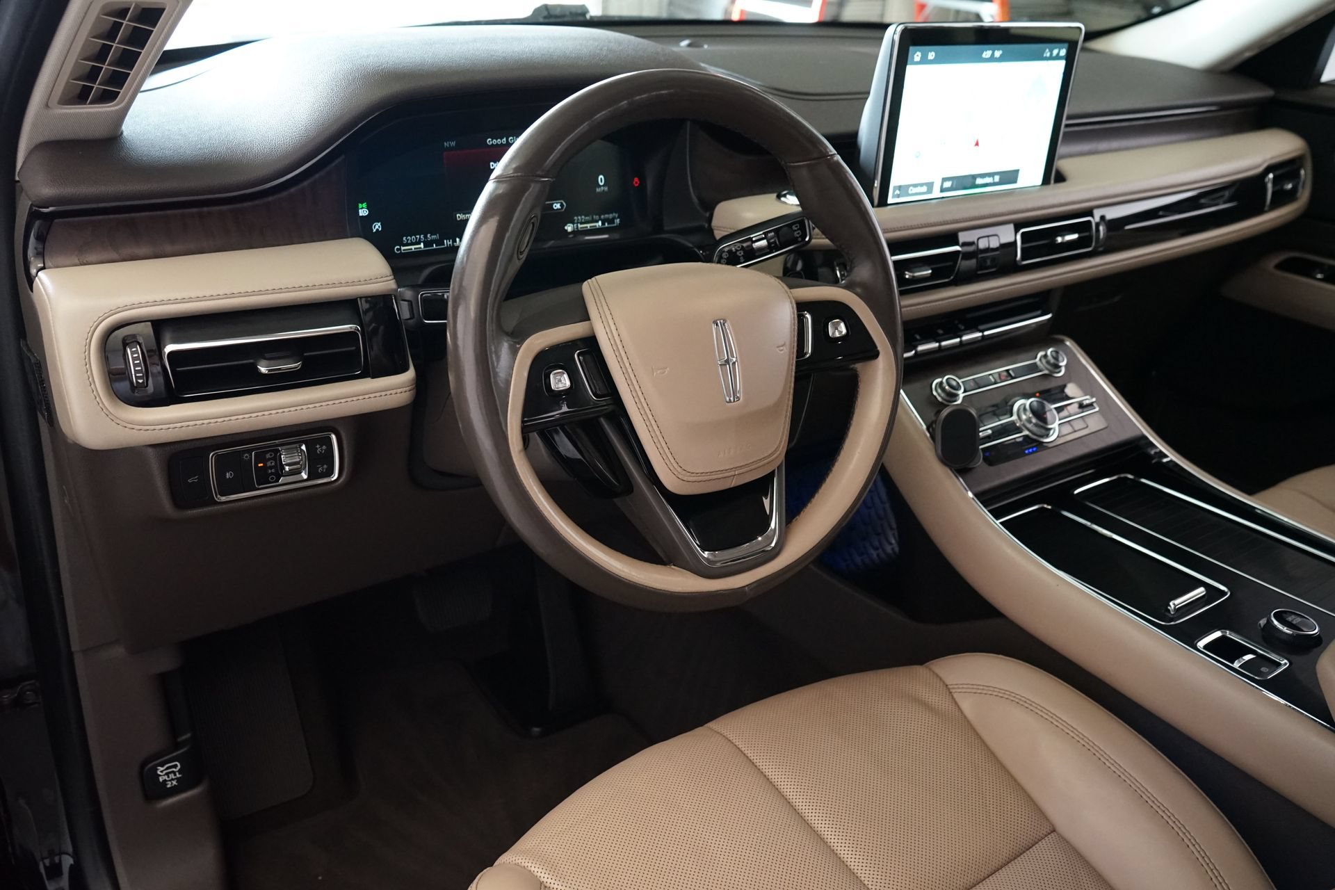 Used 2020 Lincoln Aviator Reserve w/ Elements Package Plus RWD image 2