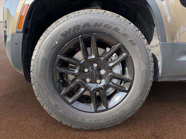 New 2026 Land Rover Defender 110 S AWD/4WD image 9