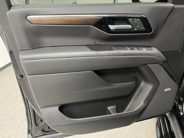 Used 2025 Chevrolet Suburban High Country image 20