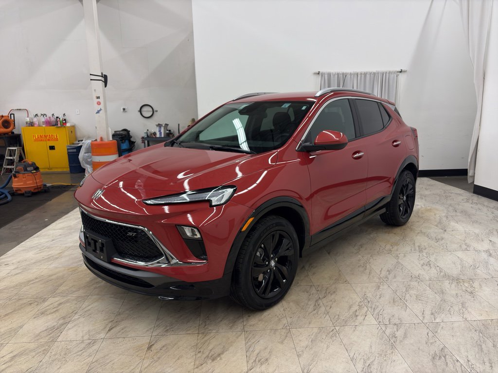 Used 2024 Buick Encore GX Sport Touring image 3