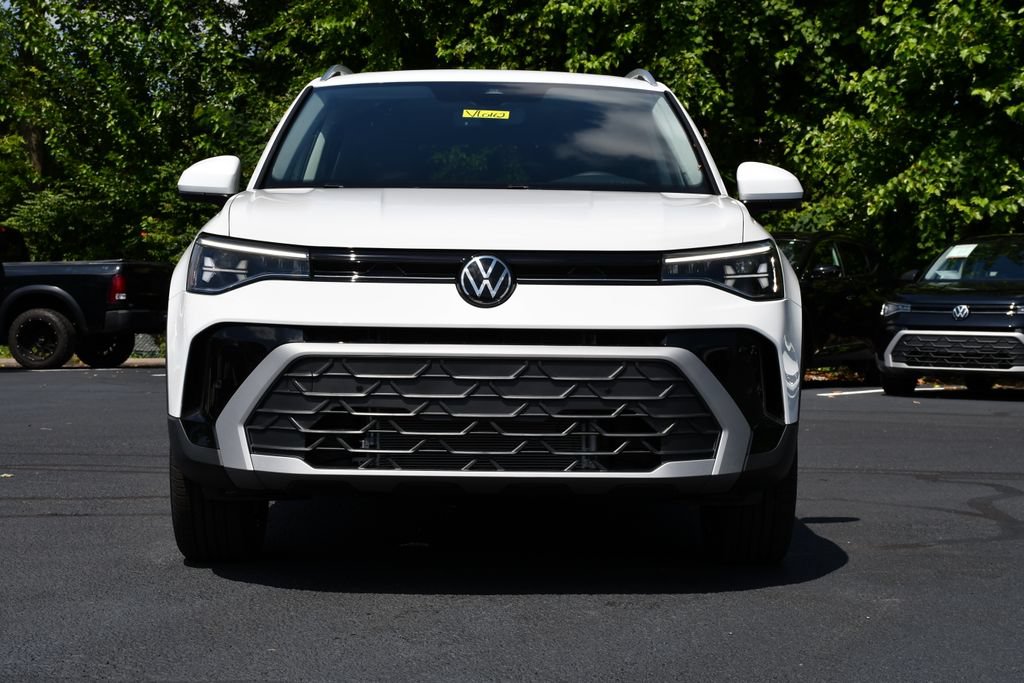 New 2026 Volkswagen Taos SE AWD/4WD image 2