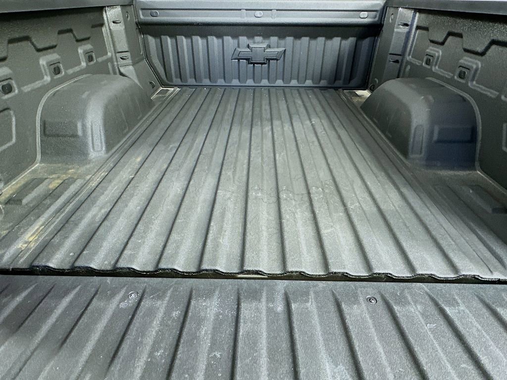 Used 2022 Chevrolet Silverado 1500 LT AWD/4WD image 9