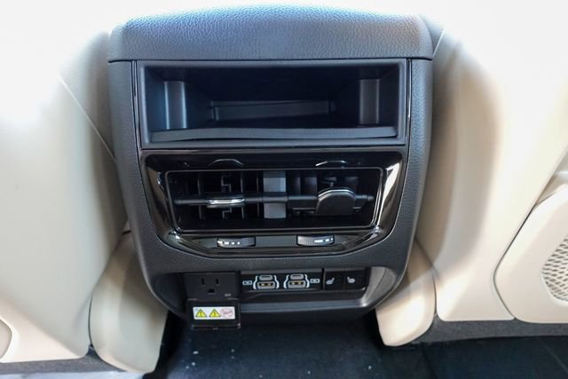 New 2025 Jeep Grand Cherokee Limited w/ Luxury Tech Group II image 25