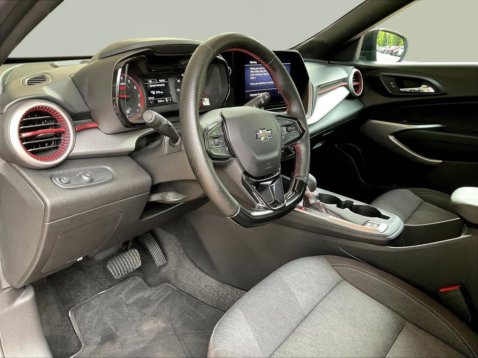 Used 2024 Chevrolet Trax RS FWD image 15