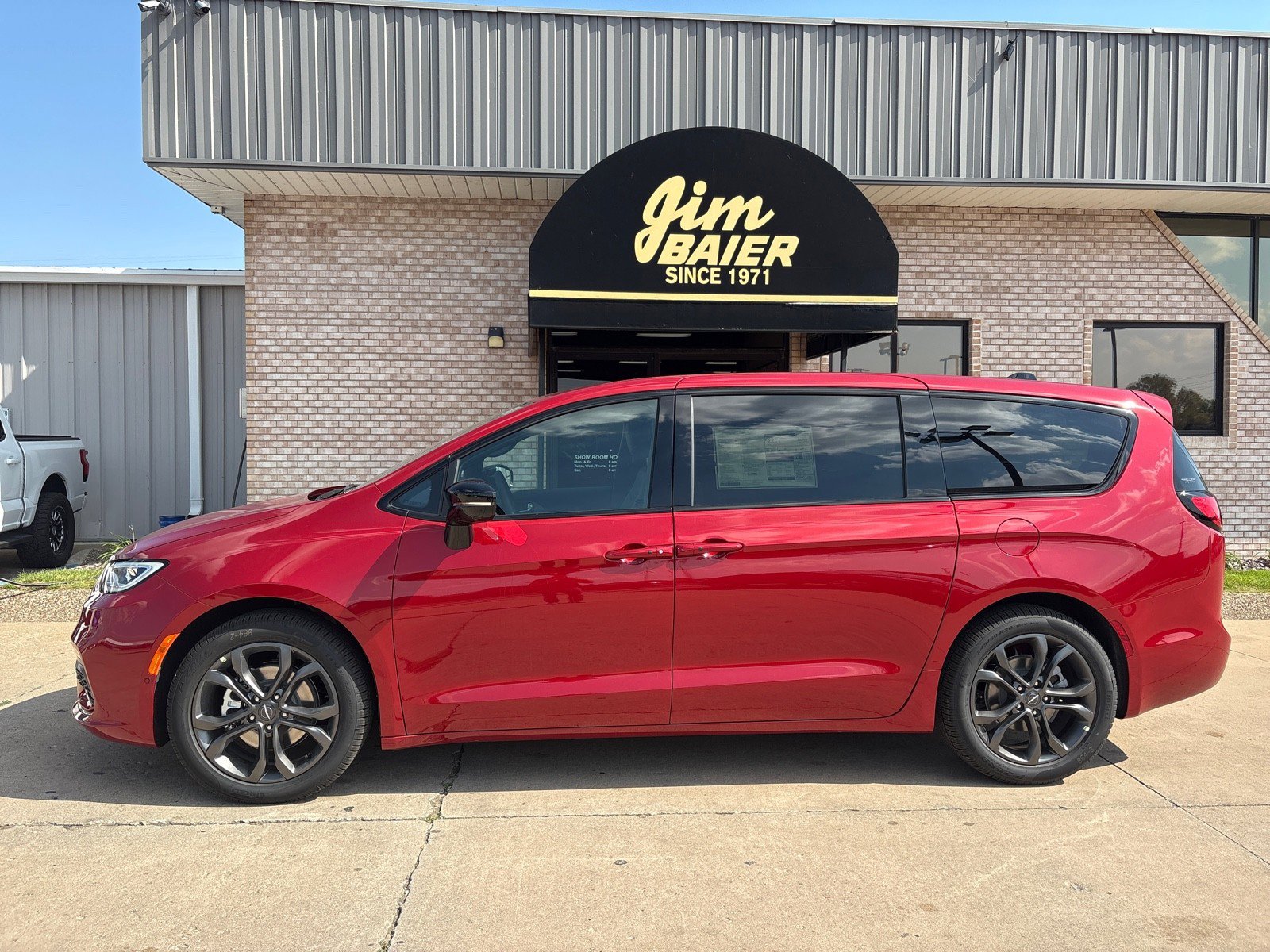 New 2026 Chrysler Pacifica Select image 2