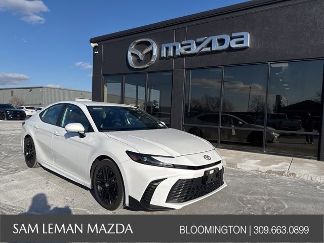 Used 2025 Toyota Camry SE image 1