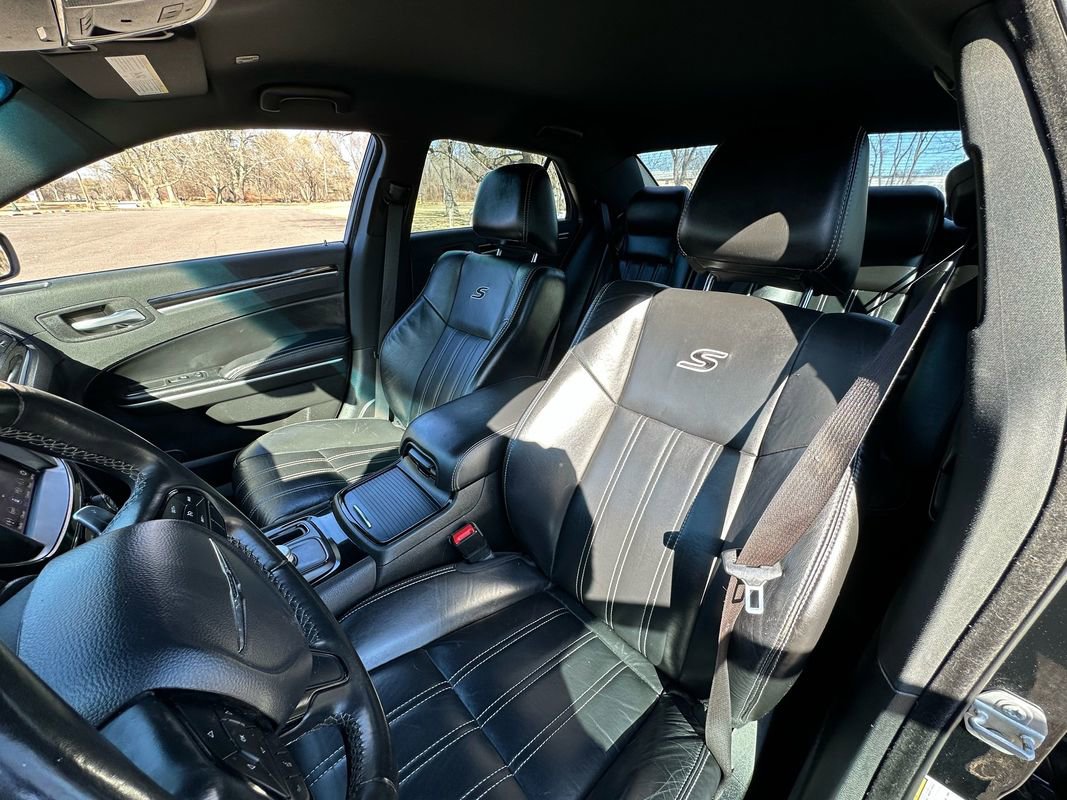 Used 2019 Chrysler 300 S image 10