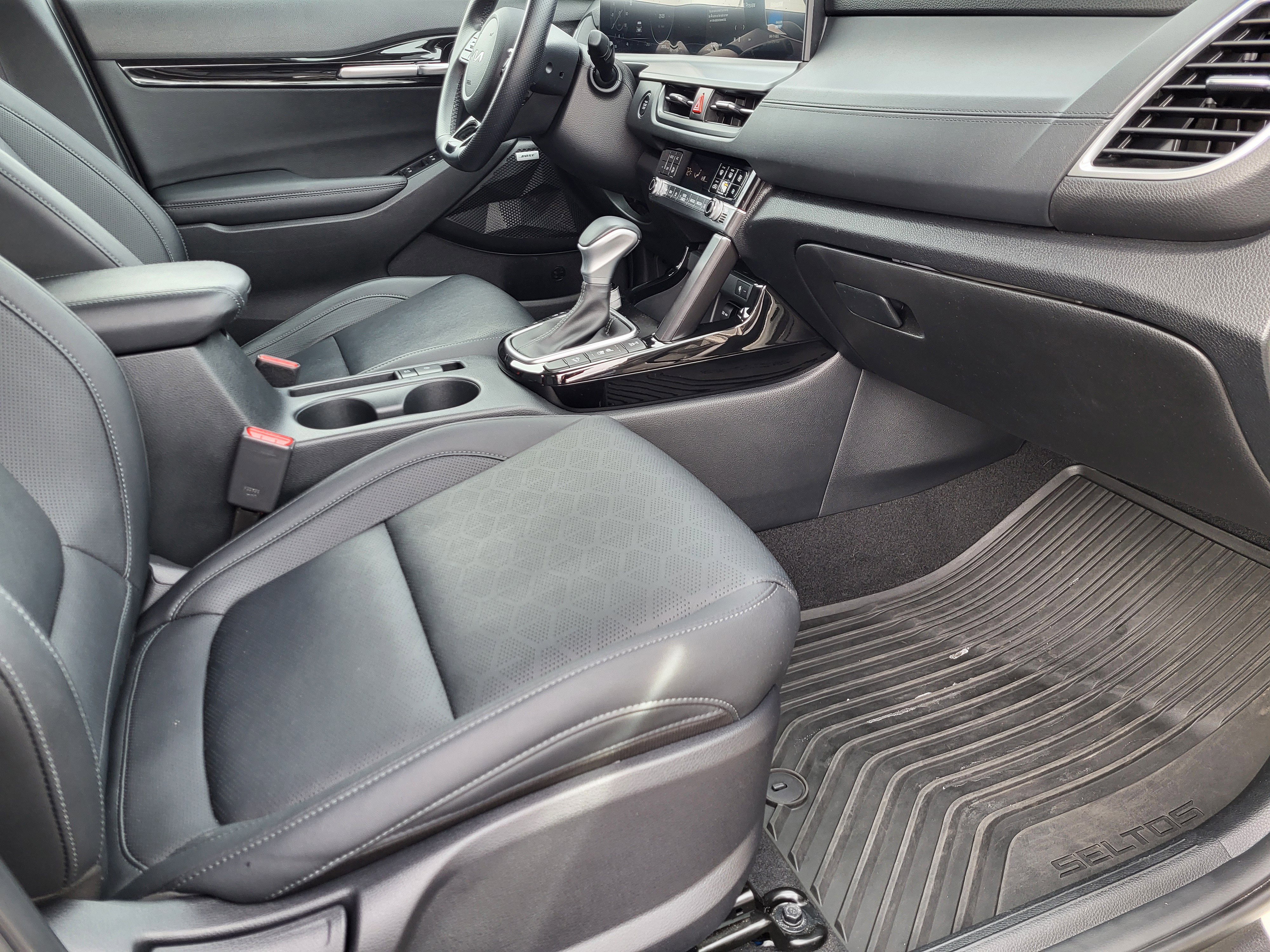 Used 2024 Kia Seltos SX w/ SX Sunroof Package image 16