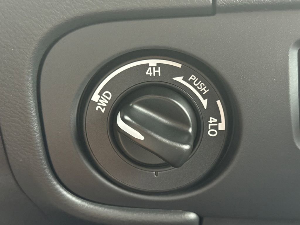 Certified 2025 Nissan Frontier PRO-4X image 38