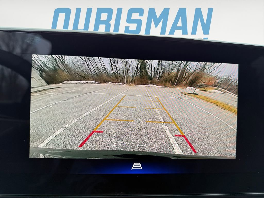 Used 2025 Chevrolet Trax LT w/ Driver Confidence Package image 17