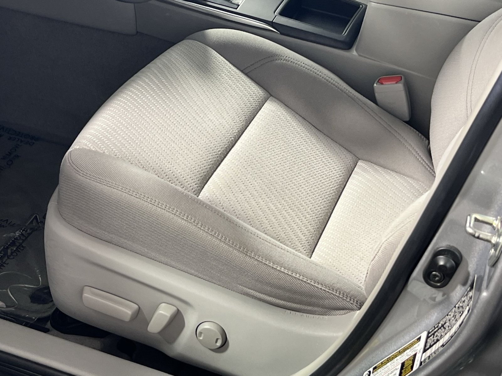 Used 2015 Toyota Camry LE FWD image 14