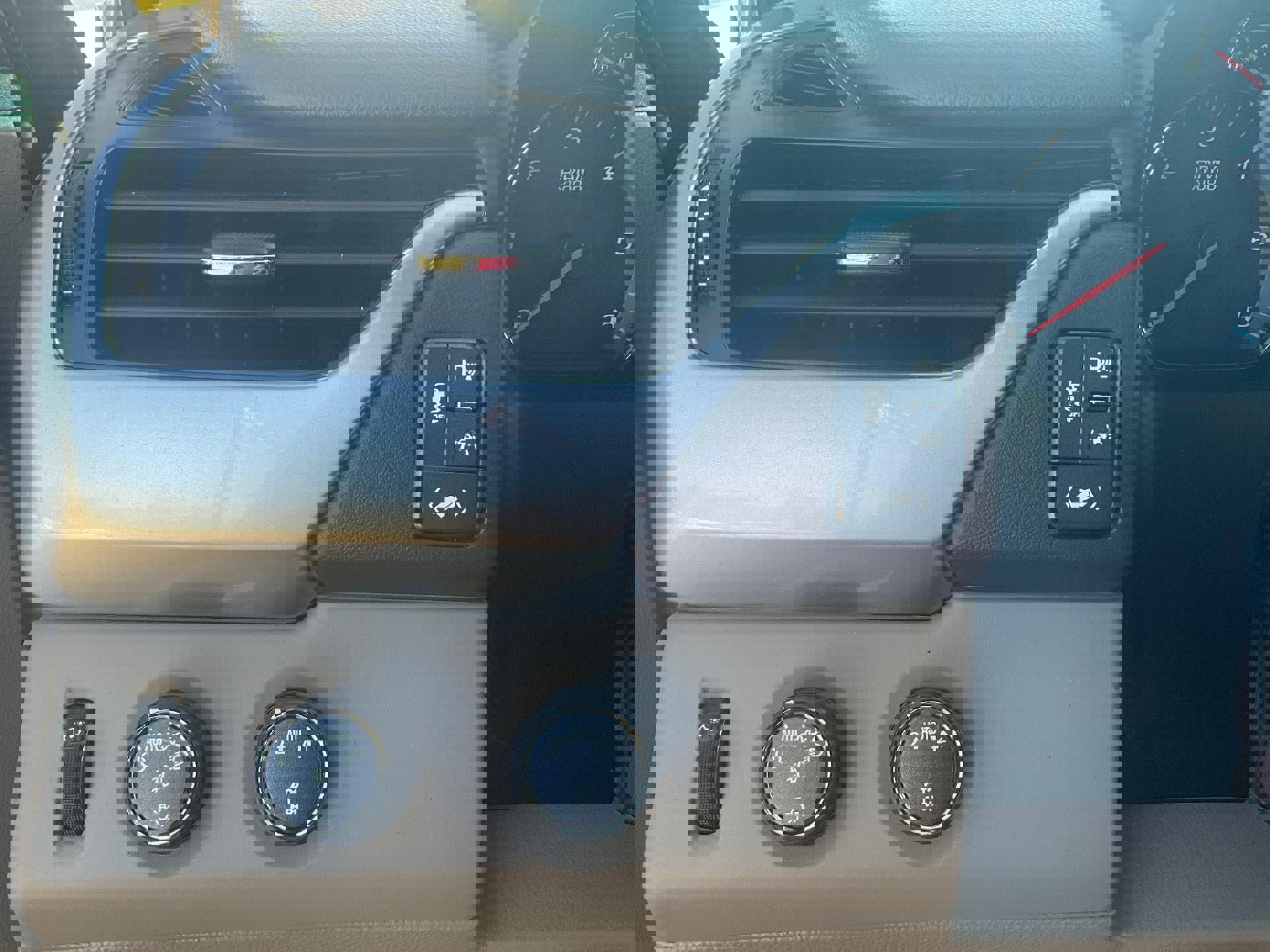 Used 2019 Chevrolet Suburban Premier image 21