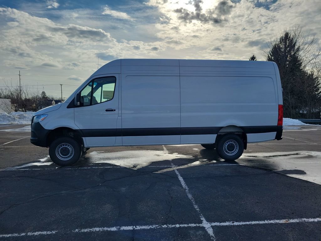 Used 2025 Mercedes-Benz Sprinter 2500 image 4