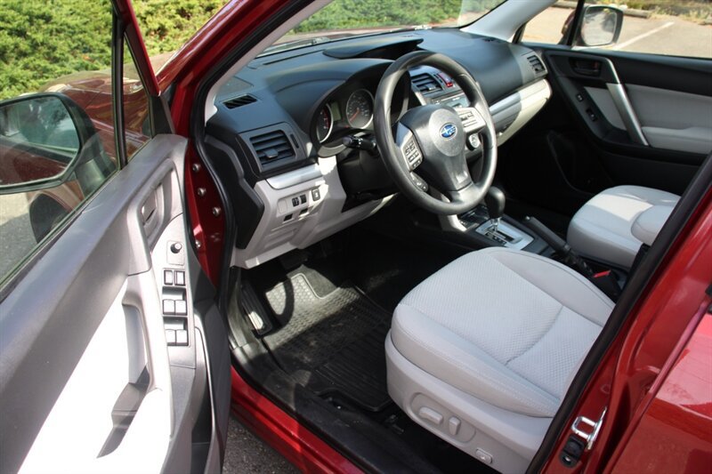 Used 2015 Subaru Forester 2.5i Premium w/ All-Weather Package AWD/4WD image 5