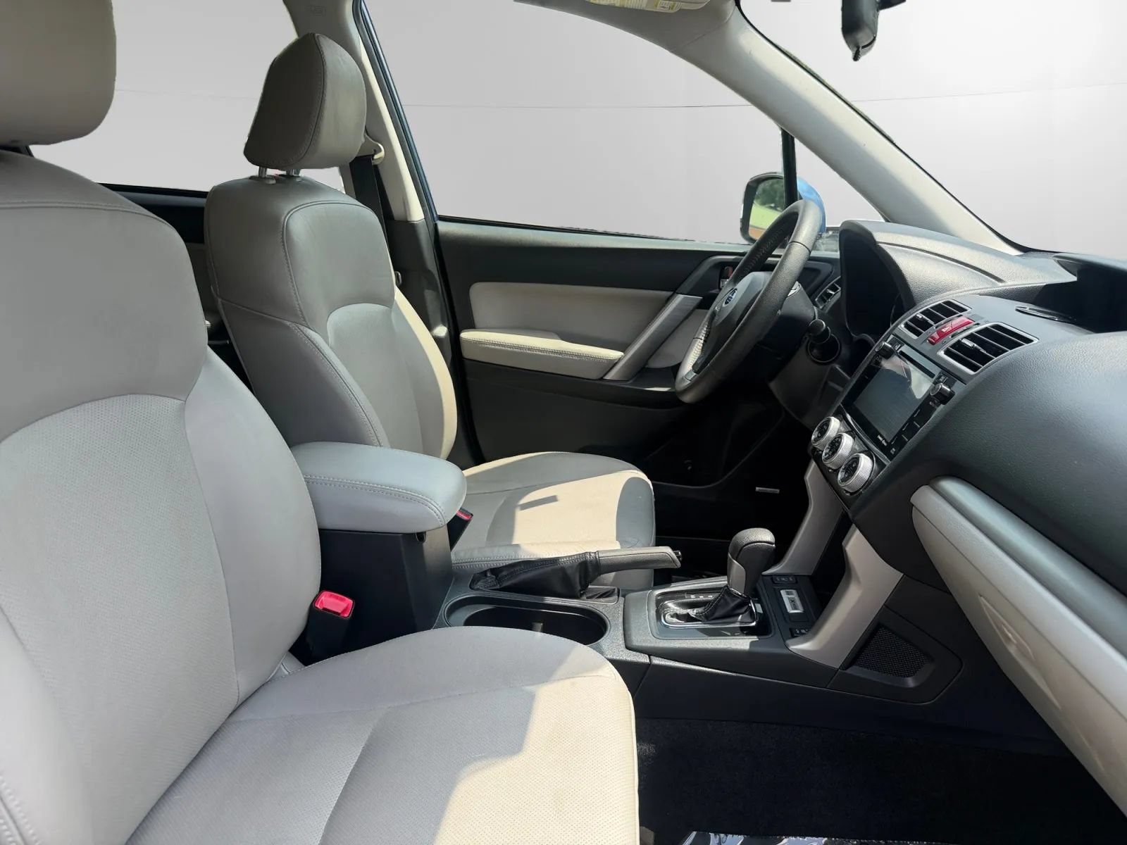 Used 2016 Subaru Forester 2.5i Touring w/ Eyesight & Navigation System AWD/4WD image 18