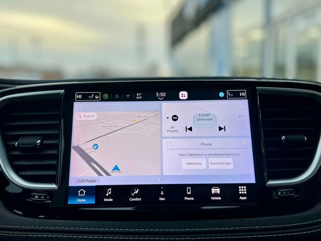 Used 2021 Chrysler Pacifica Limited w/ Uconnect Theater Family Group image 22