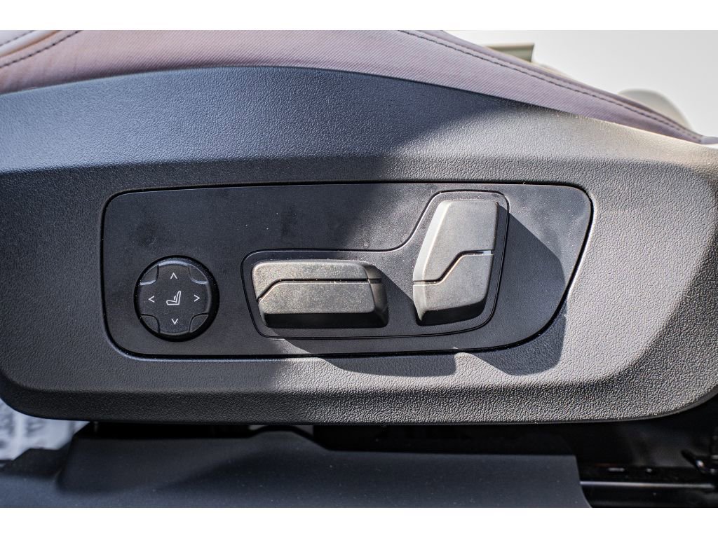 Used 2025 BMW X1 M35i w/ Premium Package image 9