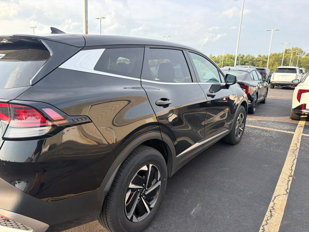 Used 2025 Kia Sportage LX AWD/4WD image 7