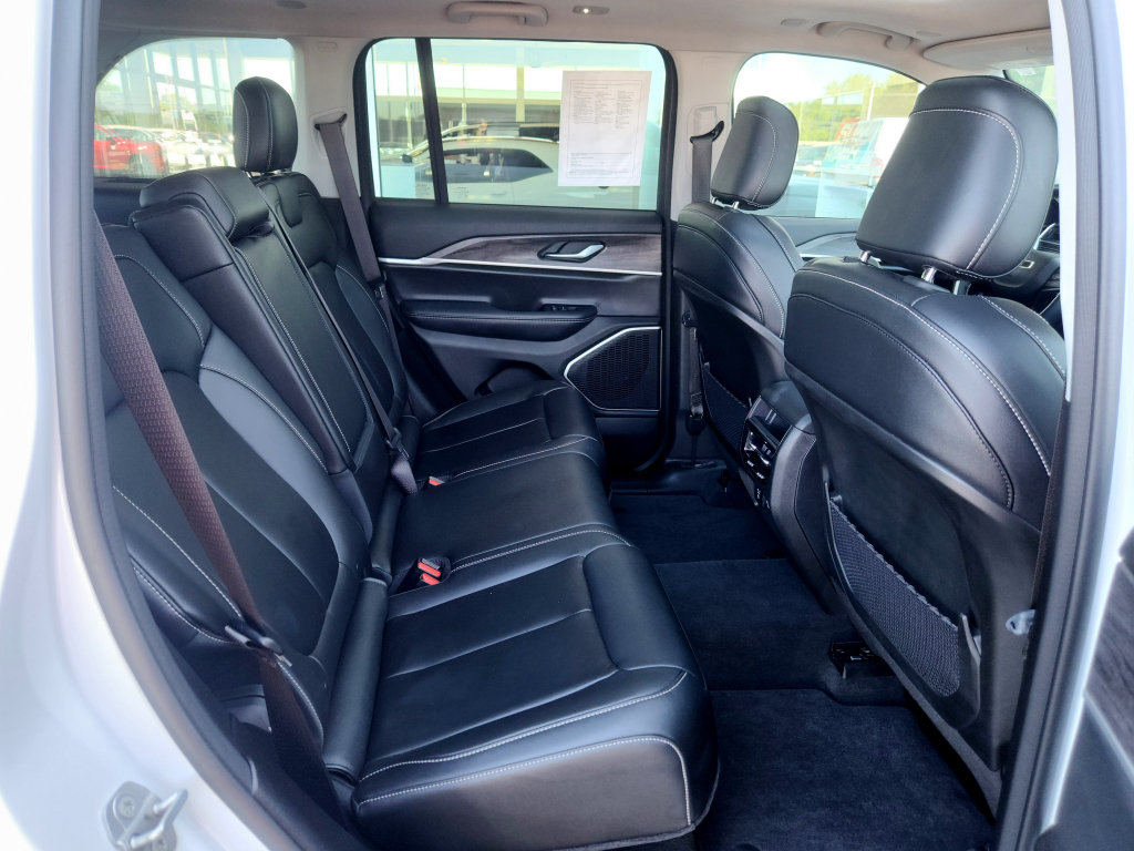 Used 2022 Jeep Grand Cherokee Limited AWD/4WD image 45