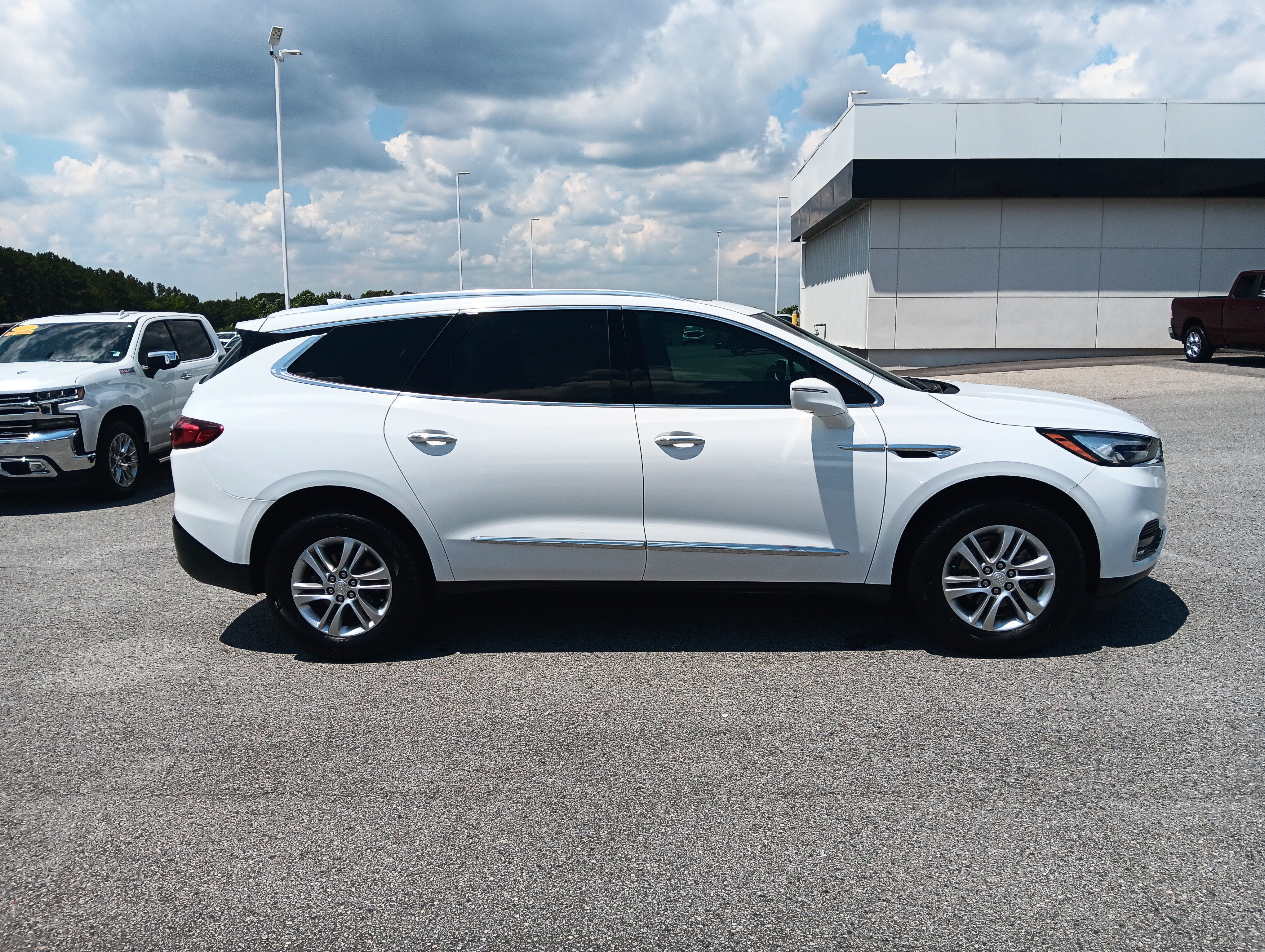 Used 2018 Buick Enclave Essence w/ Trailering Package FWD image 7