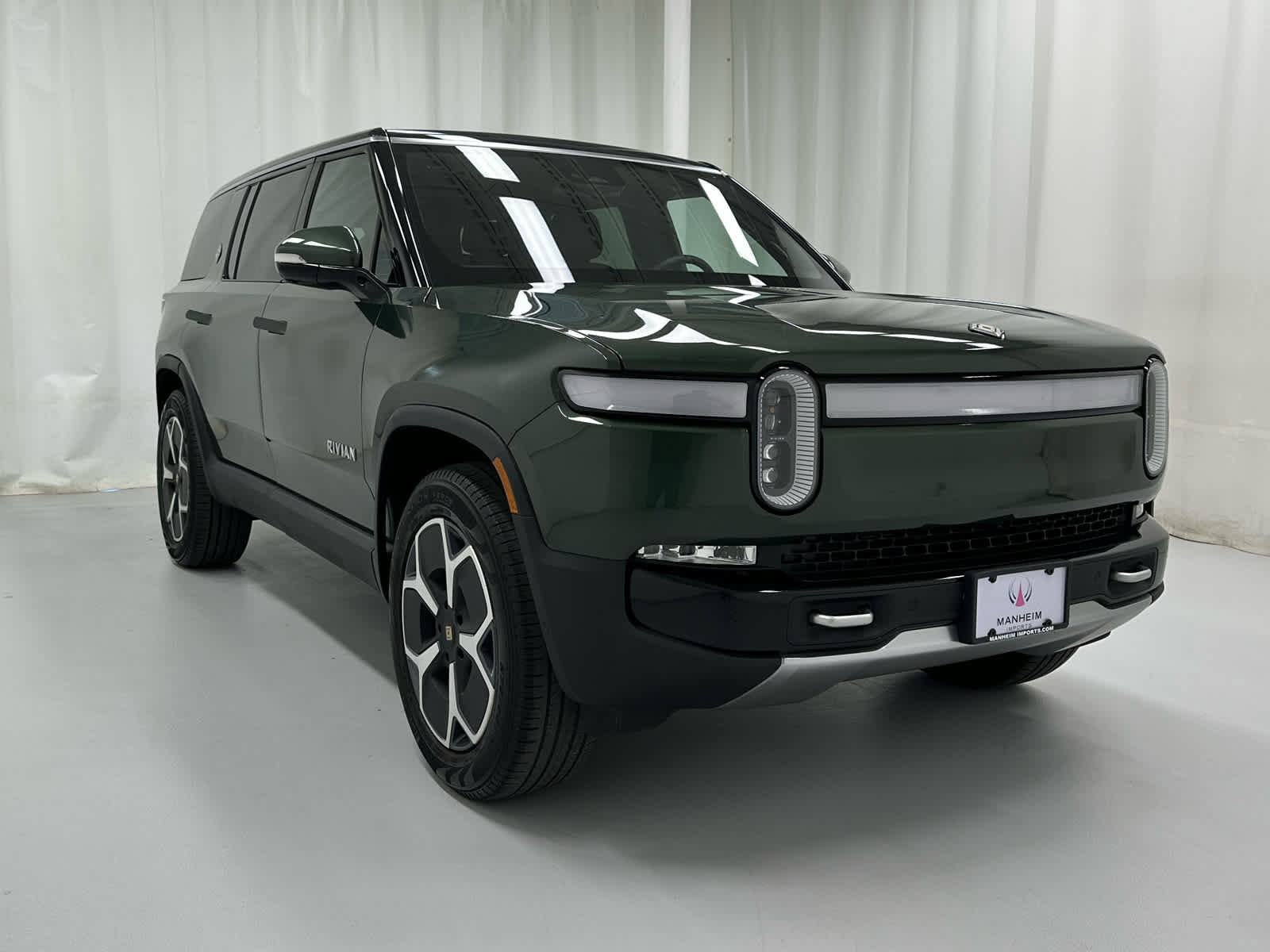 Used 2024 Rivian R1S Adventure image 1