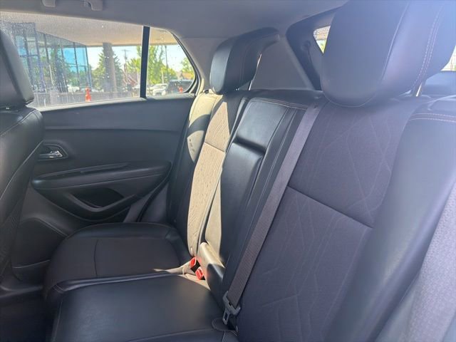 Used 2017 Chevrolet Trax LT w/ LT Convenience Package FWD image 9