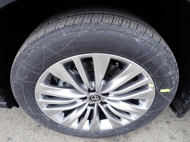 New 2026 Toyota Highlander Platinum image 10