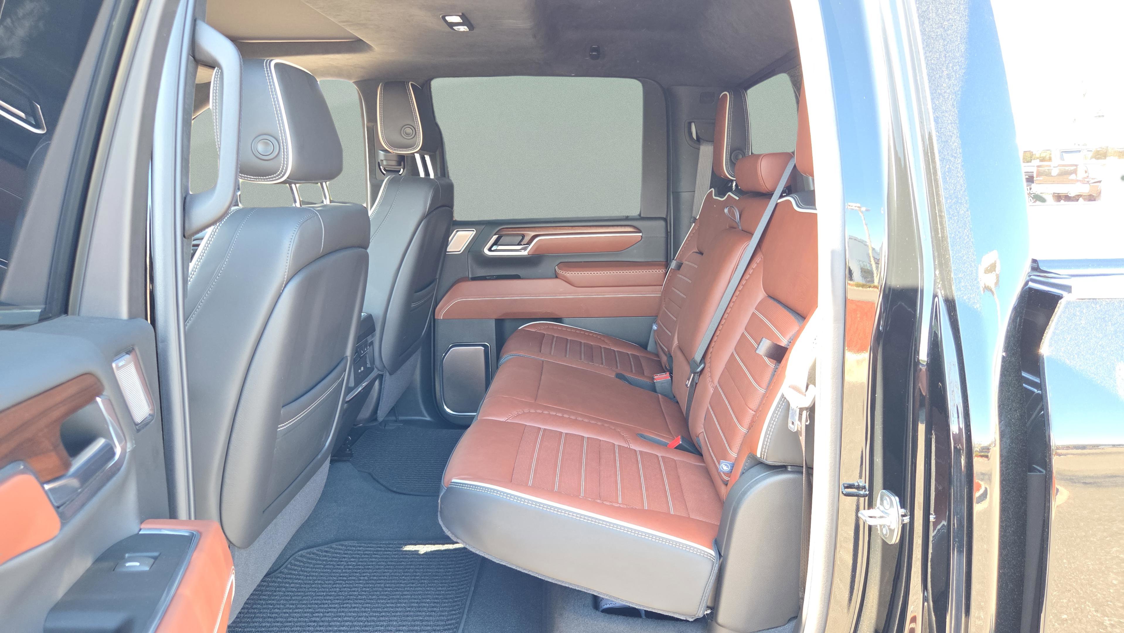Used 2025 GMC Sierra 2500 Denali Ultimate image 10