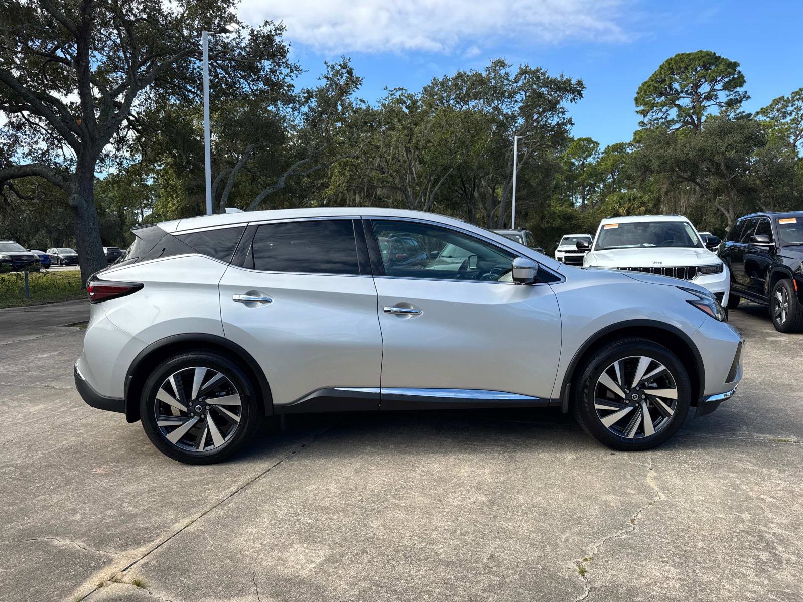 Used 2022 Nissan Murano SL w/ SL Moonroof Package image 2