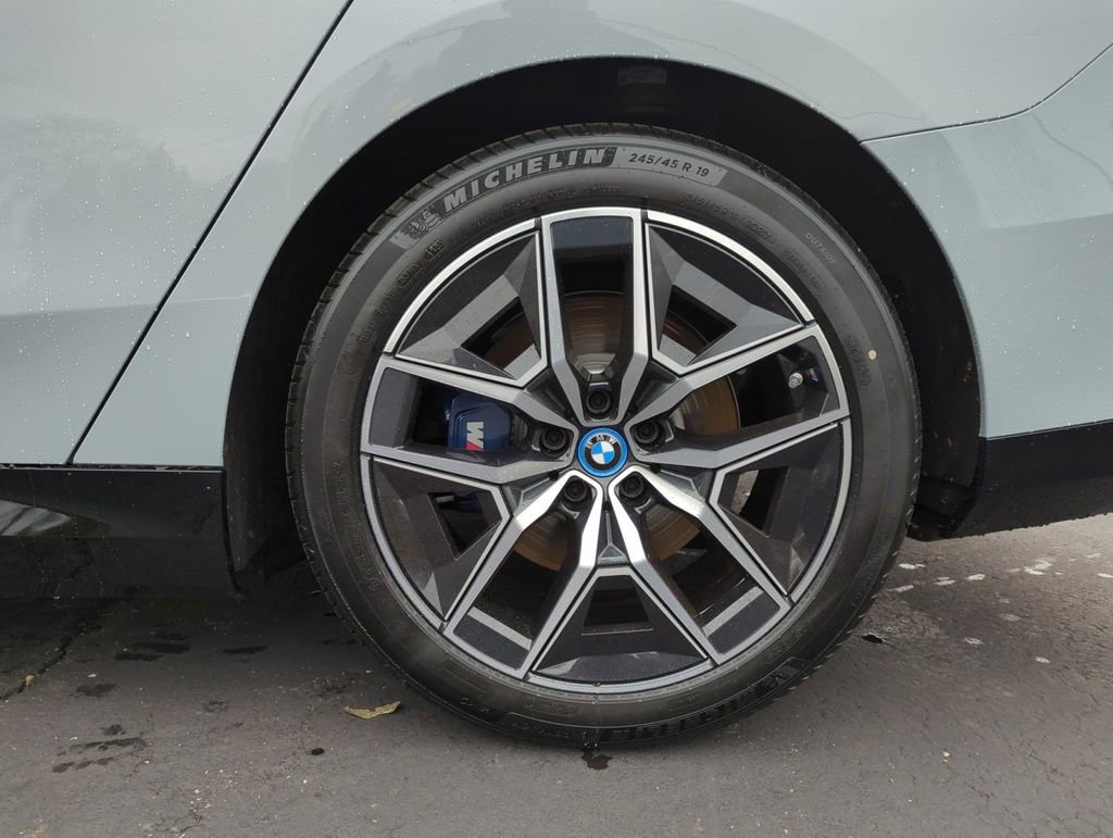 New 2024 BMW i5 eDrive40i w/ M Sport Package image 10