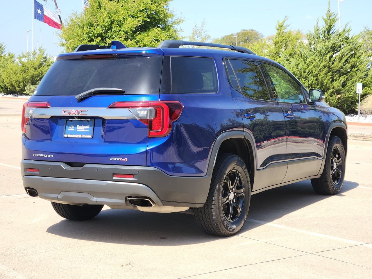 Used 2023 GMC Acadia AT4 AWD/4WD image 4