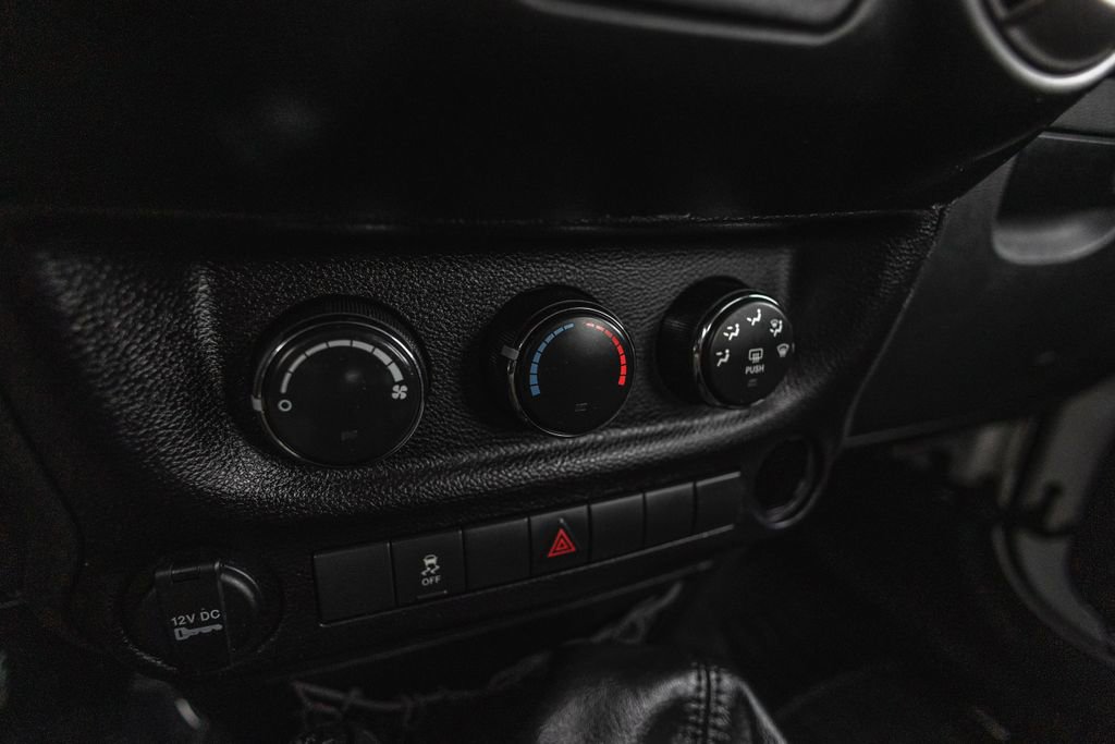 Used 2015 Jeep Wrangler Sport AWD/4WD image 16