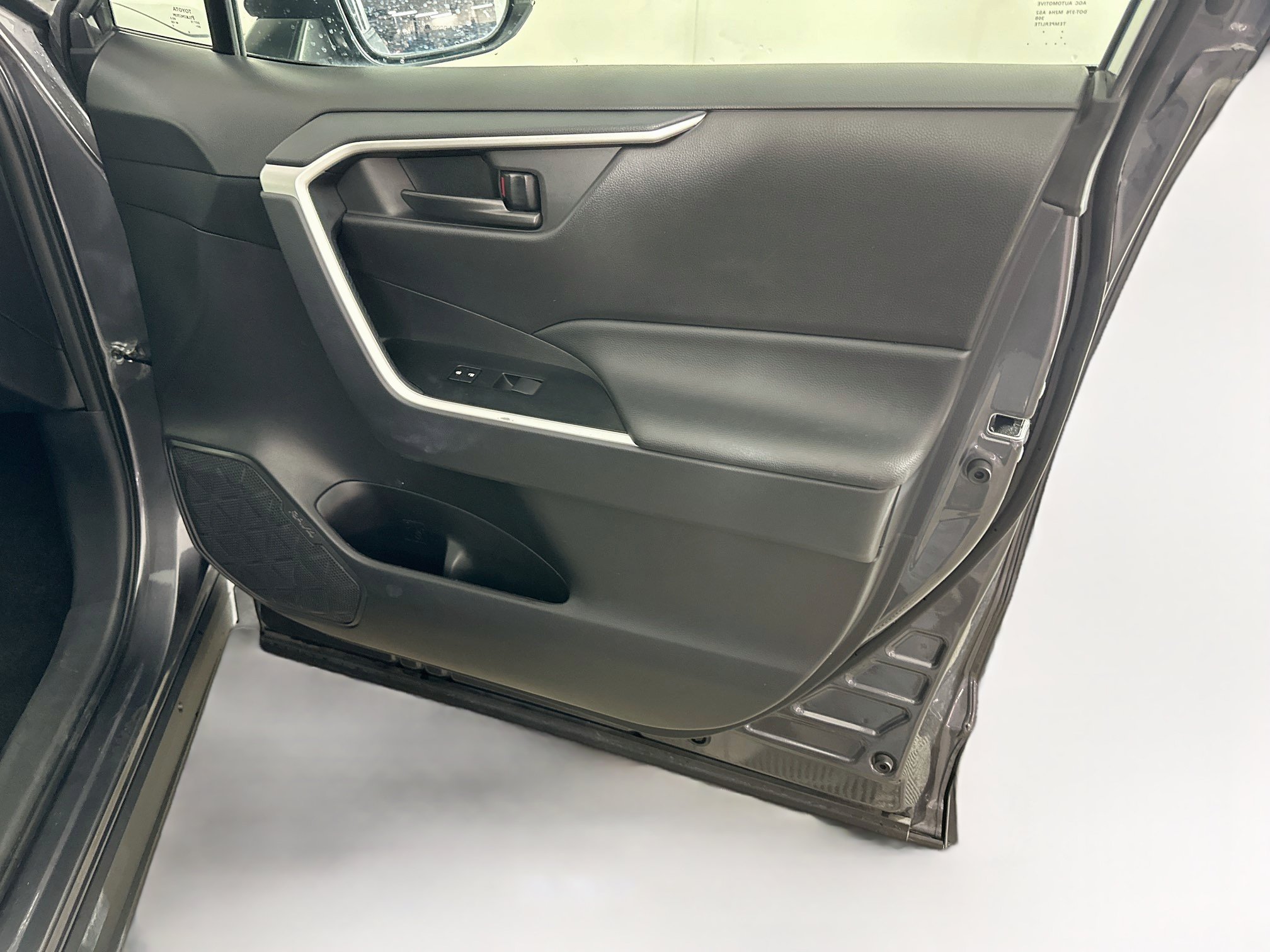 Used 2025 Toyota RAV4 LE FWD image 31