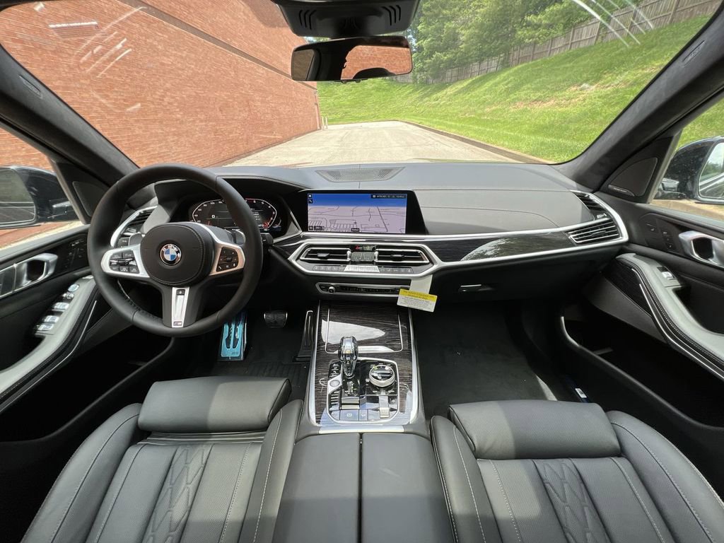 Used 2022 BMW X7 M50i image 45