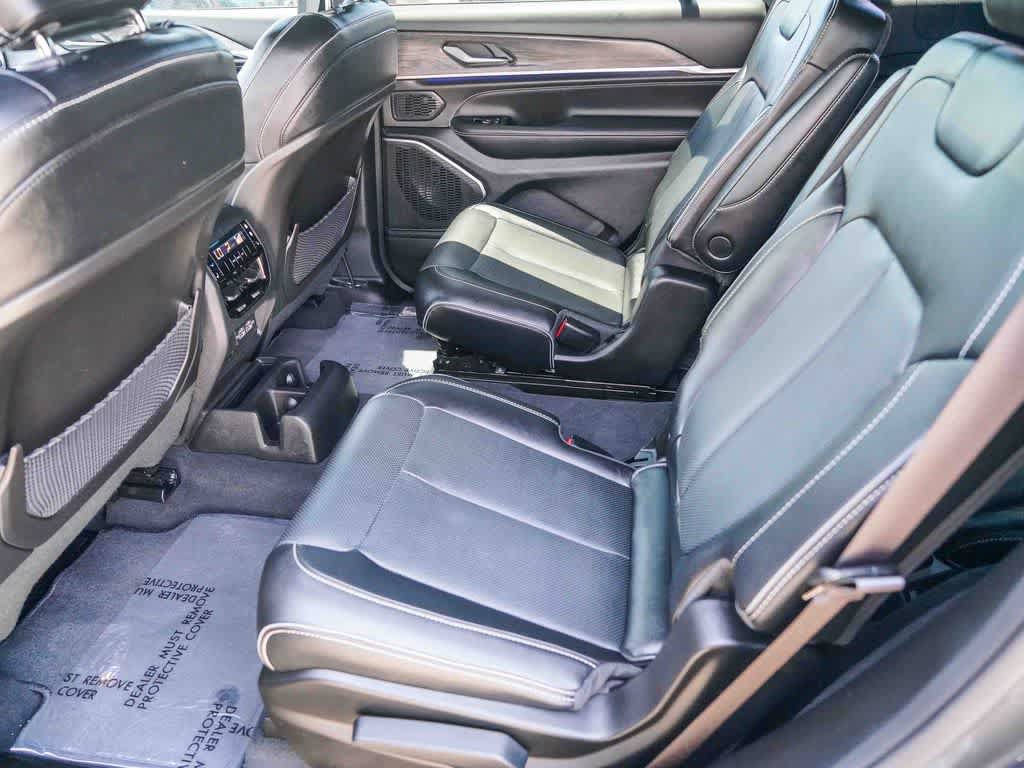 Certified 2024 Jeep Grand Cherokee L Overland AWD/4WD image 17