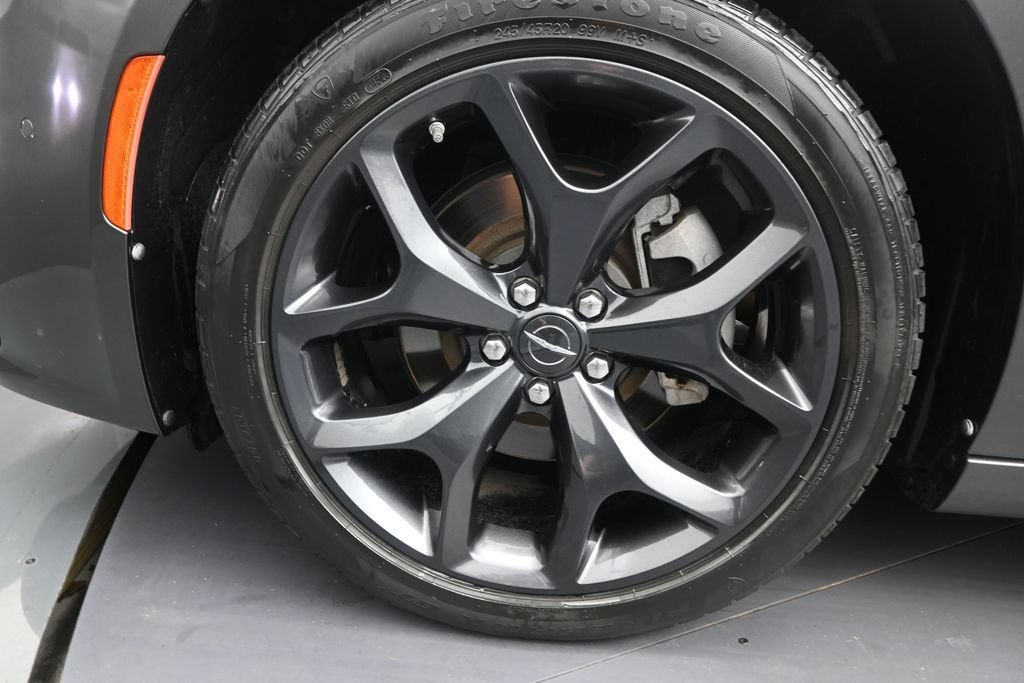 Used 2023 Chrysler 300 S w/ Comfort Group RWD image 11
