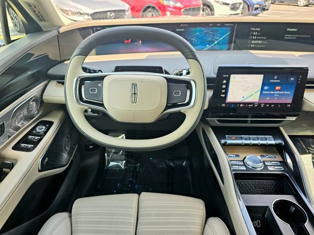 Used 2025 Lincoln Nautilus Reserve AWD/4WD image 33