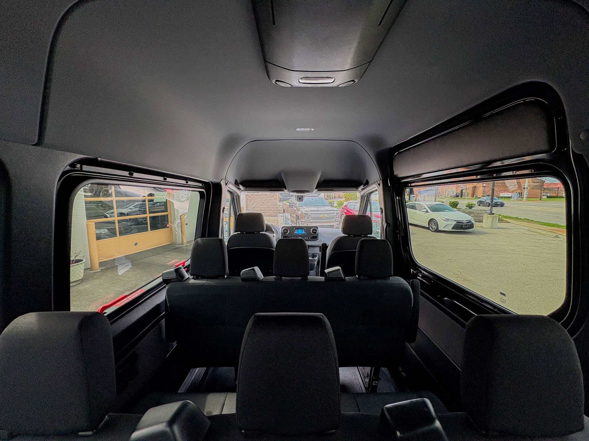 Used 2024 Mercedes-Benz Sprinter 2500 image 33