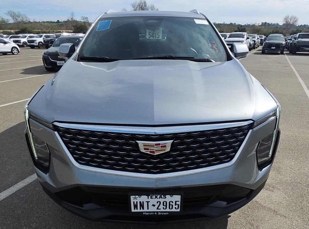 Used 2025 Cadillac XT4 Premium Luxury AWD/4WD image 2