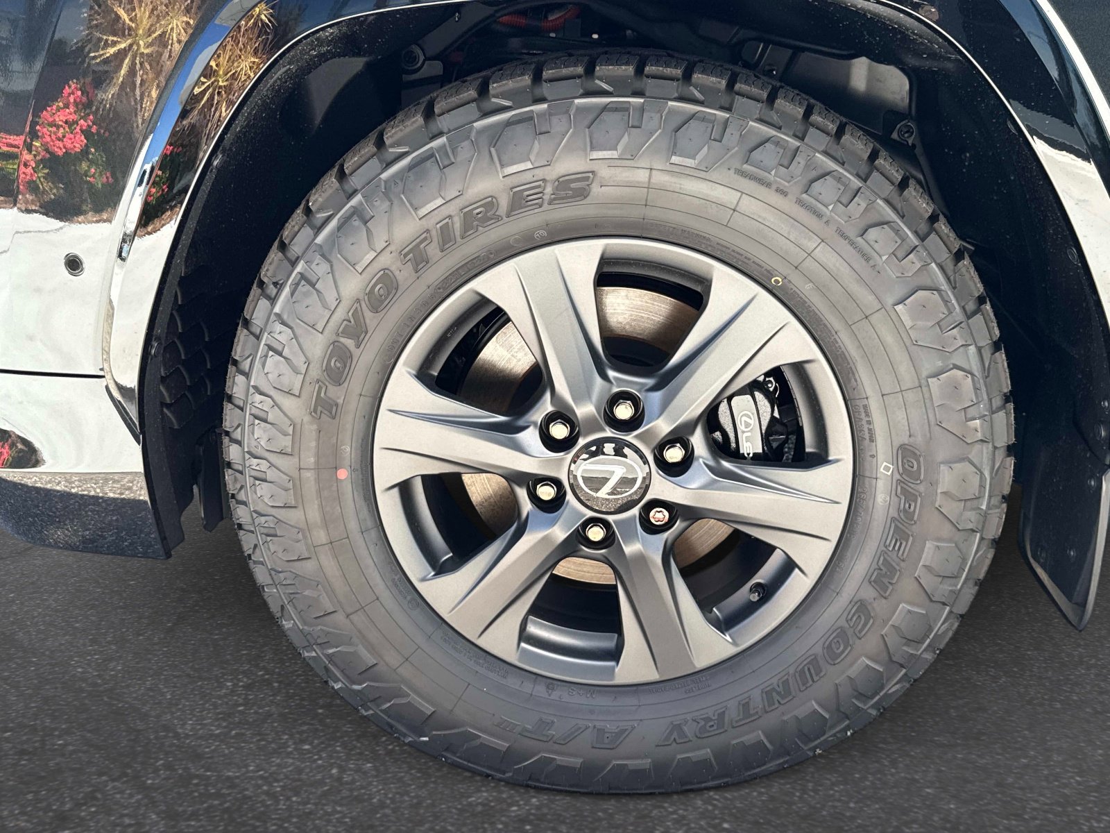 New 2025 Lexus LX 700h Overtrail image 10