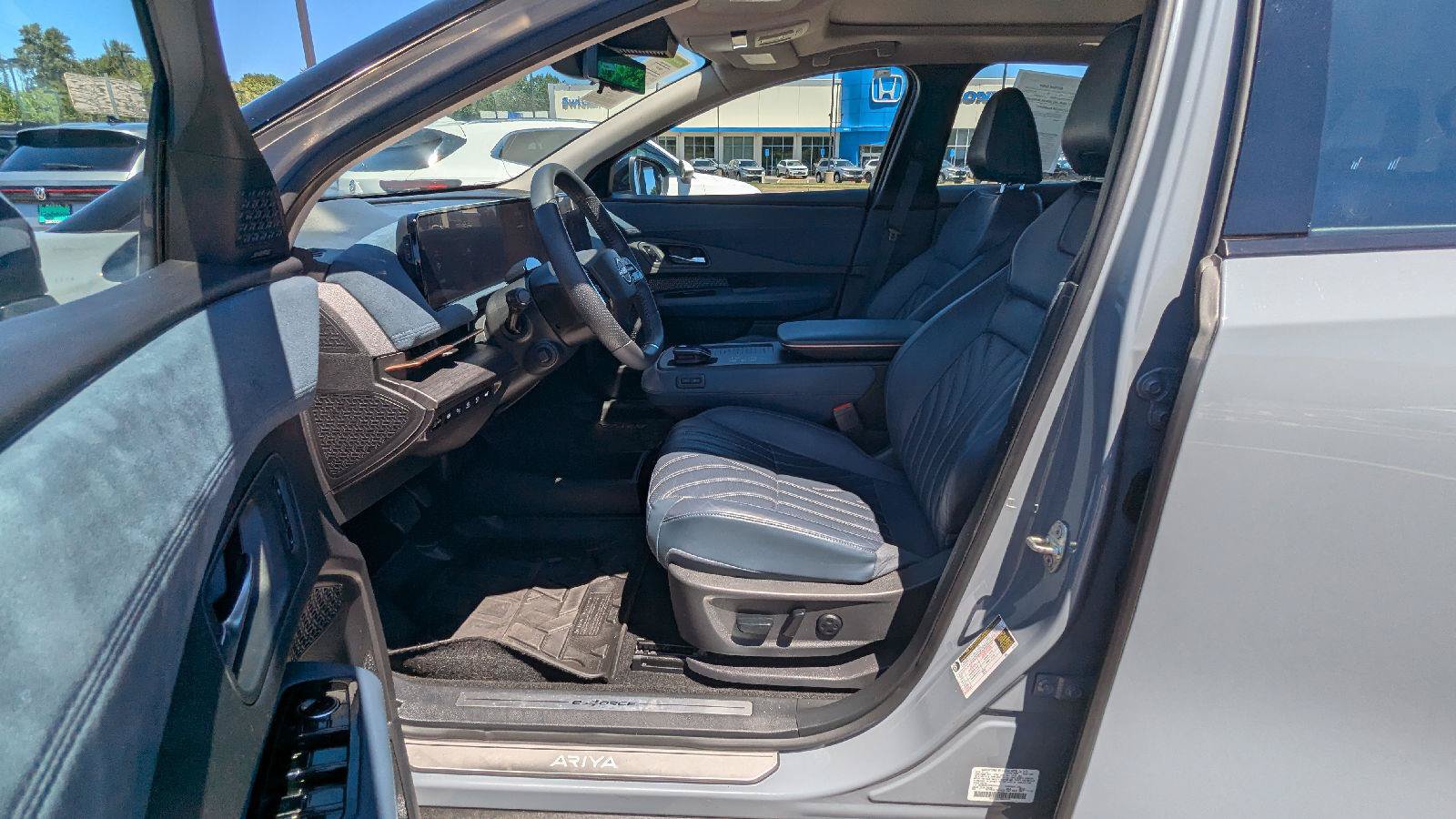Used 2023 Nissan Ariya AWD/4WD image 18