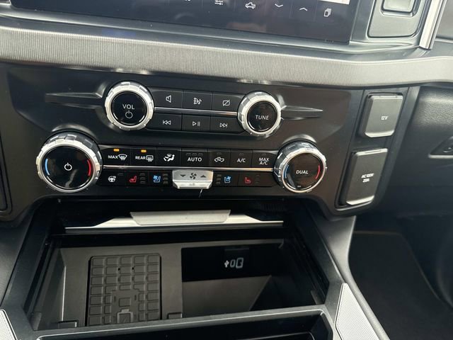 Used 2024 Ford F350 Platinum w/ FX4 Off-Road Package image 32