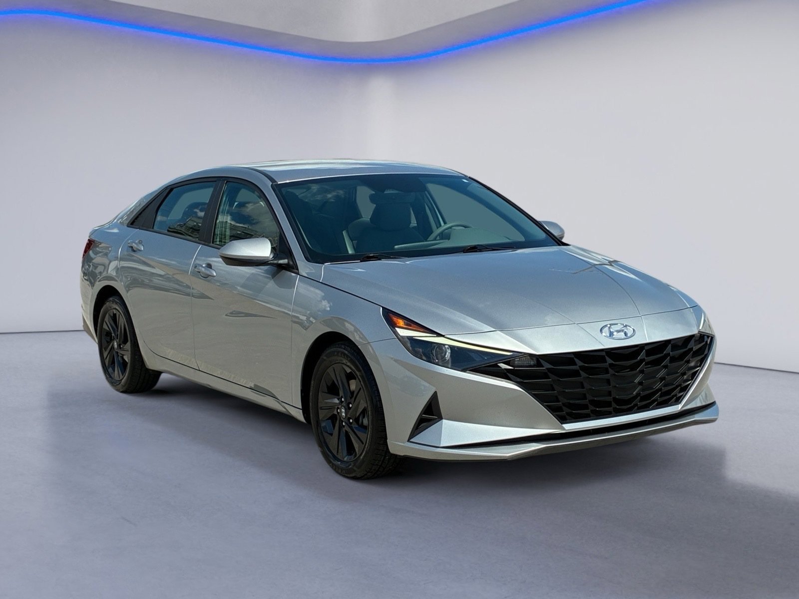Used 2022 Hyundai Elantra SEL w/ Cargo Package FWD image 4